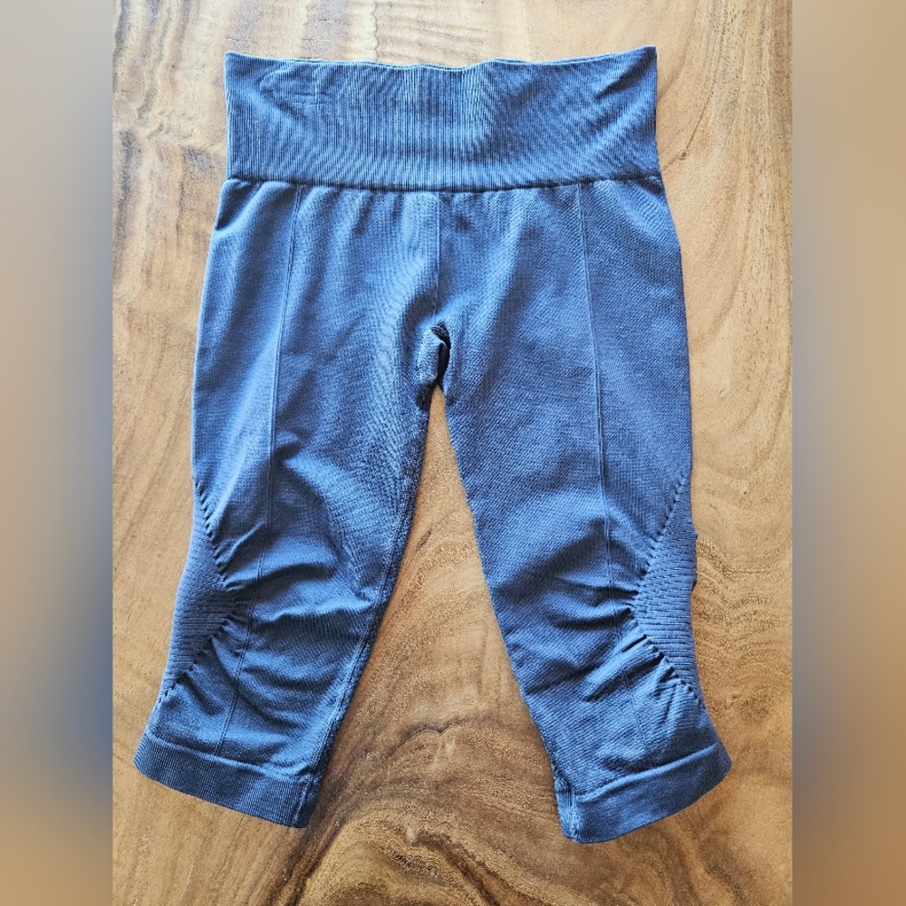 Lululemon Ebb To Street Crop Heathered Navy Legging Size 8